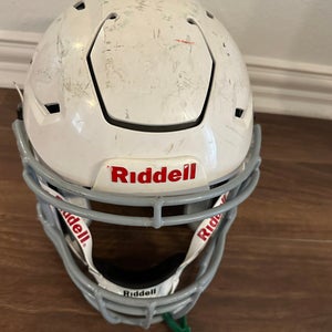 White Youth Medium Riddell SpeedFlex Helmet (Used)