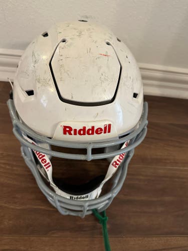 White Youth Medium Riddell SpeedFlex Helmet (Used)