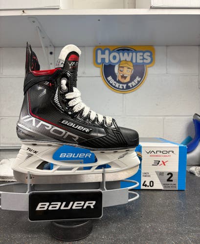 Bauer Vapor 3X Hockey Skates Regular Width Size 4 (New)
