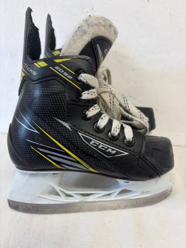 Black CCM Tacks 2092 Hockey Skates Regular Width 11 (Used)