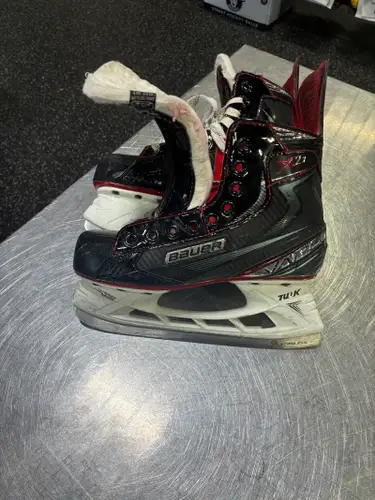 Bauer Vapor x 2.7 Hockey Skates Size 4.5 (Used)