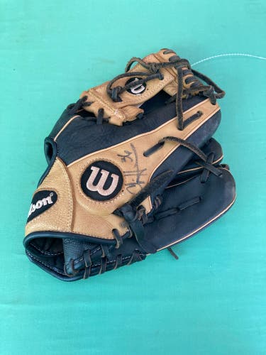 Wilson A500 RH Infield Baseball Glove 11.5"