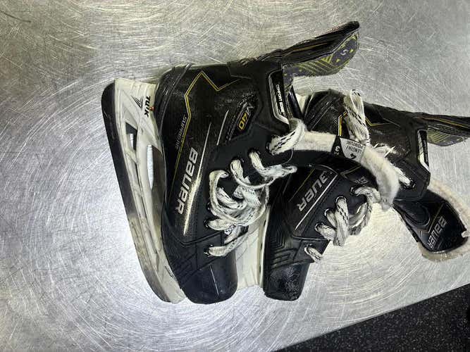 Bauer Supreme M40 Hockey Skates Size 4 (Used)