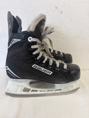 Black Bauer Supreme S140 Hockey Skates Regular Width Size 2 (Used)
