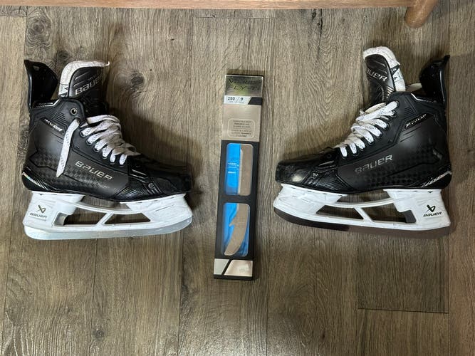 Black/Gray 2024 Bauer Supreme Shadow Hockey Skates Wide Width Pro Stock 9 (Used)