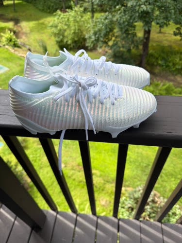 Unisex Size M 8.5 (W 9.5) Under Armour Blur Low Top (New)