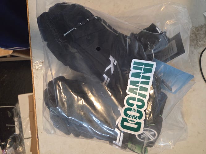 Brand New Youth Lacrosse Gloves, Kids Small. Black