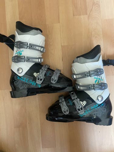 Mondo 23 & 23.5 Salomon Energyzer Ski Boots (Used)