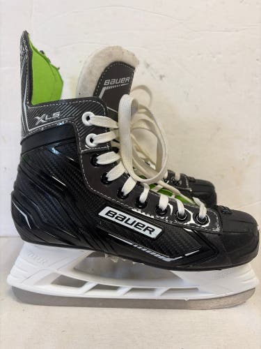 Black Bauer XLS Hockey Skates Regular Width Size 6 (Used)