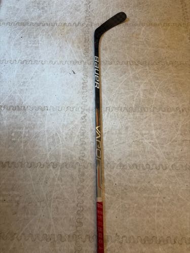 Intermediate Bauer Vapor Hyperlite Right Handed Hockey Stick P92 65 Flex (Used)