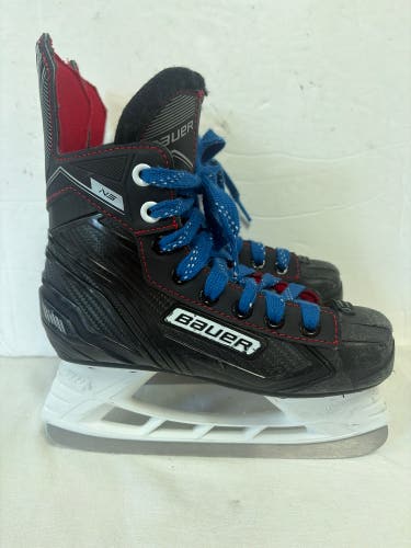 Black Bauer NS Hockey Skates Regular Width Size 2 (Used)
