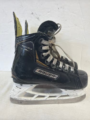 Black Bauer Supreme Matrix Hockey Skates Regular Width 11 (Used)