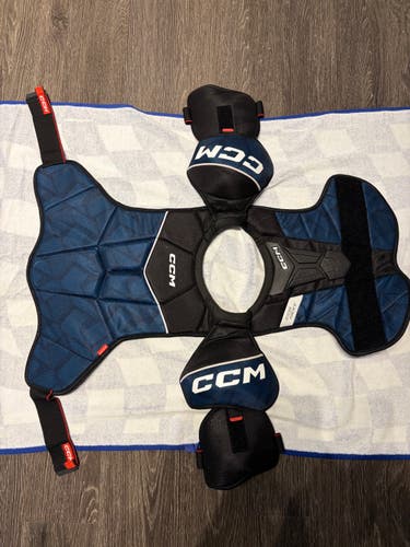 Men's XL Senior CCM Next Shoulder Pads (Used)