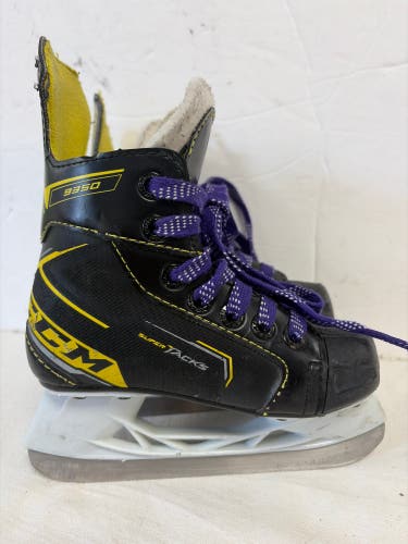 Black CCM Super Tacks 9350 Hockey Skates Regular Width 10 (Used)