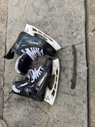 Black 2022 Bauer Supreme Mach Hockey Skates Wide Width 9.5 (Used)