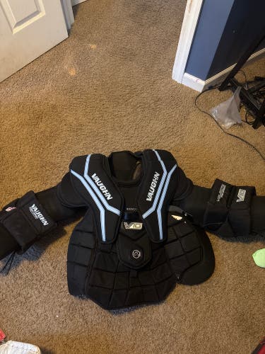 Large 2024 Vaughn V10 Pro Carbon Goalie Chest Protector (Used)