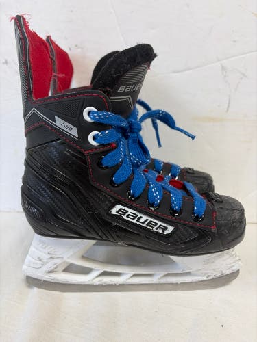 Black Bauer NS Hockey Skates Regular Width Size 2 (Used)