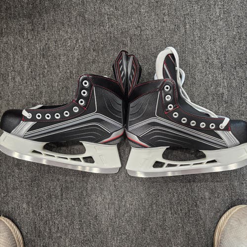 New Bauer X200 Hockey Skates Regular Width 8 (New)