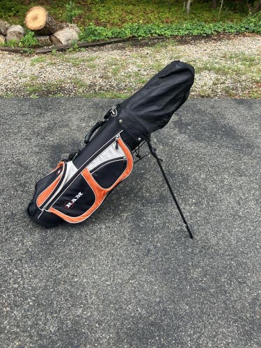 Ladies / Teen Complete Golf Club Set and Bag, Right Handed (Golfer under 5' 6")