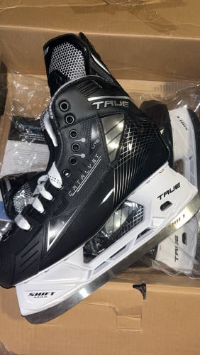 True Catalyst Lite Hockey Skates Regular Width 9.5 (New)