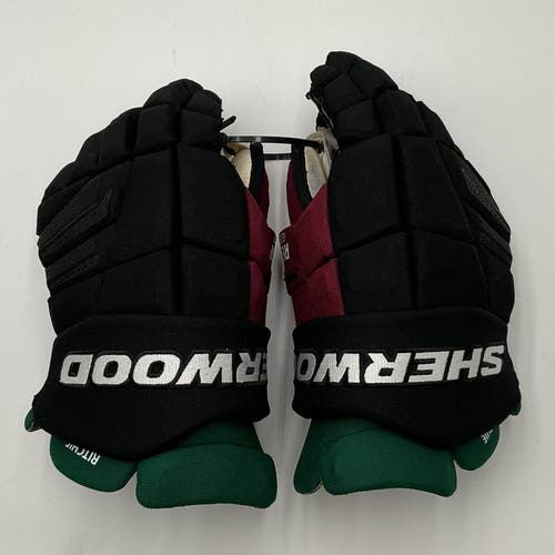 Lightly Used Arizona Coyotes Ritchie Sher-Wood 15" Pro Stock Element One Gloves