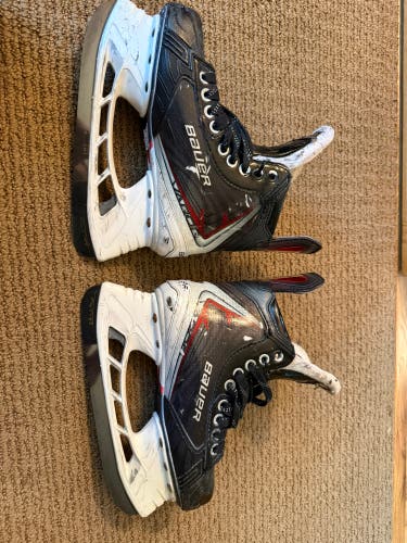 2025 Bauer Vapor Fly40 Hockey Skates Regular Width Size 3.5 (Used)