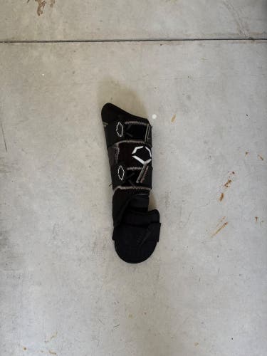 Black EvoShield Leg guard Shin Guards (Used)