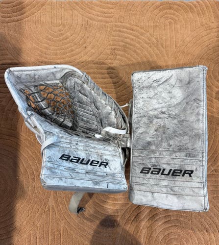 White Junior Bauer GSX Goalie Glove & Blocker Set Regular (Used)