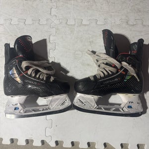Black 2023 True HZRDUS 9x Hockey Skates Regular Width Size 1 (Used)