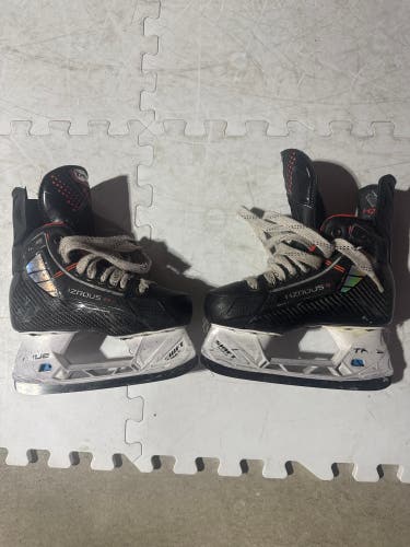 Black 2023 True HZRDUS 9x Hockey Skates Regular Width Size 1 (Used)