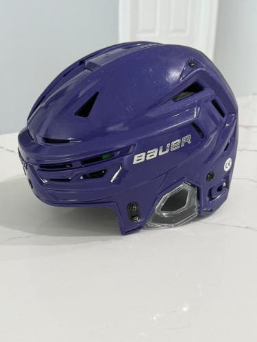 Medium Bauer Re-Akt 155 Helmet (Used)