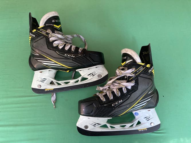 Junior CCM Tacks Classic Pro Hockey Skates Regular Width Size 3.5 (Used)