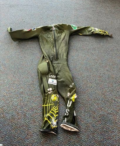 2020 Unisex U.S. Ski Team Suit XL-8 (Pads are in Suit)