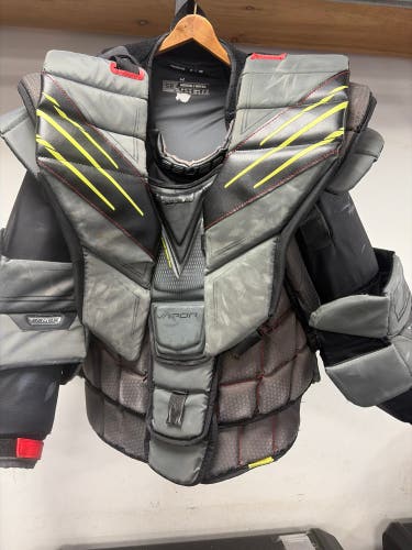 Medium Bauer Vapor Hyperlite Goalie Chest Protector (Used)
