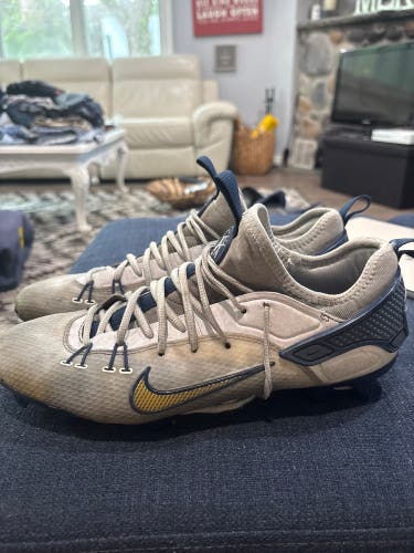 Men's Size M 11.0 (W 12.0) Adult Nike Huarache Low Top Molded Cleats (Used)