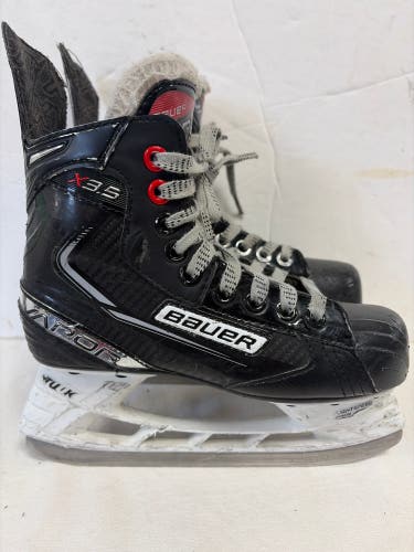 Black Bauer Vapor X3.5 Hockey Skates Regular Width Size 2.5 (Used)