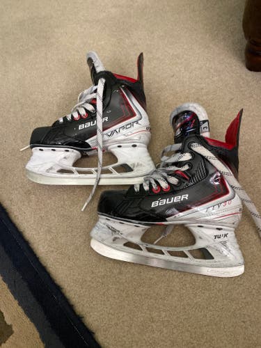 Bauer Vapor Fly30 Hockey Skates Extra Wide Width Size 3 (Used)