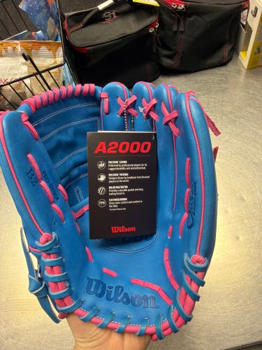 Wilson A2000 RH Pitcher's Baseball Glove 12" (New)