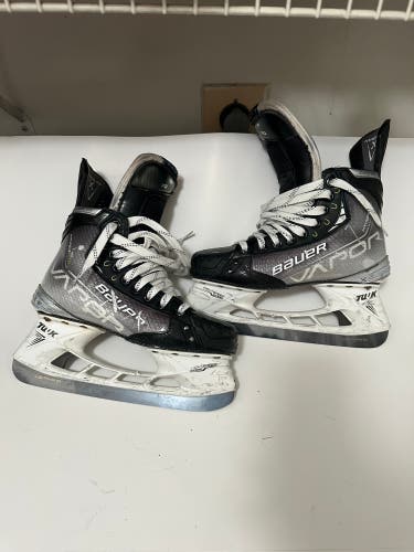 2021 Bauer Vapor Hyperlite Hockey Skates Extra Wide Width Size 6 (Used)