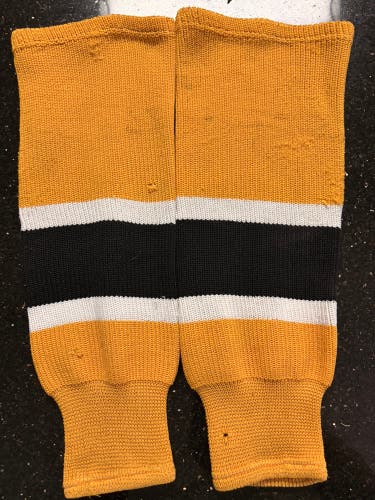 Bruins 17’ Knit Socks (Used)