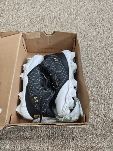 Black Kid's 2.5Y (Big Kids / Youth) Youth Under Armour High Top Molded Cleats (New)