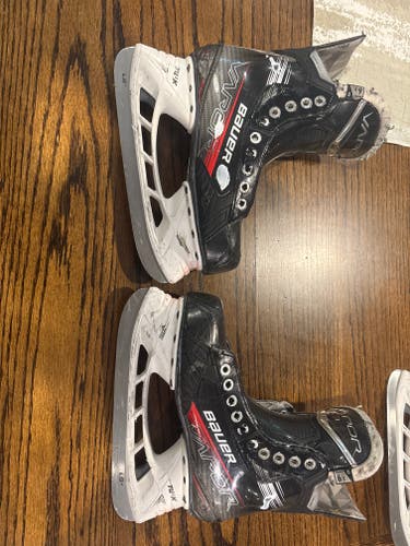 Black/Gray Bauer Vapor 3X Hockey Skates Regular Width 6.5 (Used)
