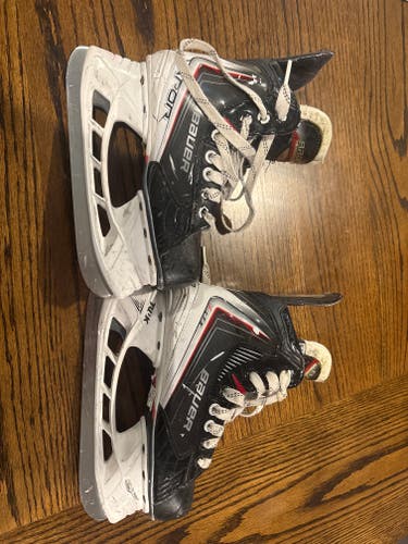 Black/White Bauer Supreme LTX Hockey Skates Regular Width Size 3.5 (Used)
