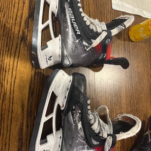 Black/Gray Bauer Vapor 5x Pro Hockey Skates Regular Width 6.5 (Used)