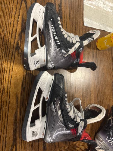 Black/Gray Bauer Vapor 5x Pro Hockey Skates Regular Width 6.5 (Used)