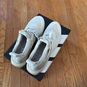 Men's Size M 12.0 (W 13.0) Adidas Ultraboost (New)