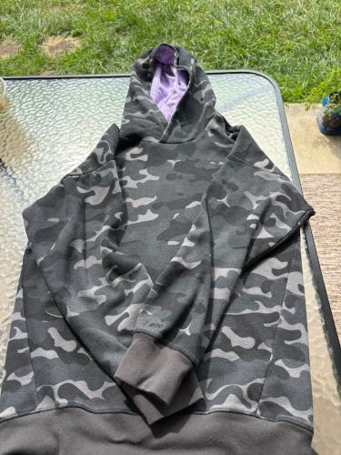 Girls XL DSG Camo Sweatshirt (Used)