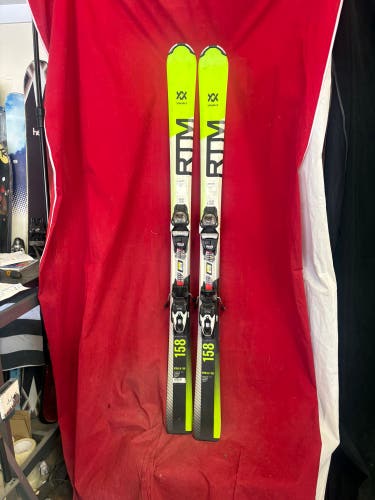 Skis: Völkl RTM 8.0 all-mountain carving skis, 158cm.
Bindings: Marker FDT 10 adjustable demo/gripwa