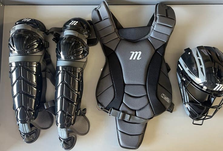 Marucci Intermediate Select Catcher's Set Size Medium Black /Gray New Read