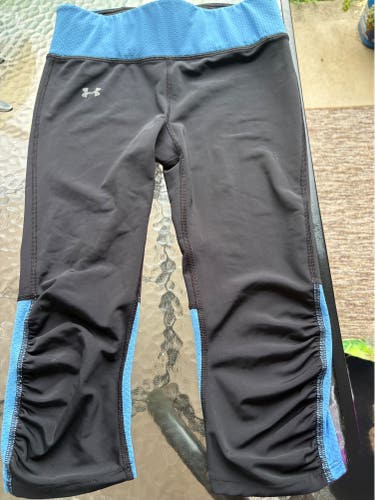 Black Small Women's Under Armour Pants (Used) Heat Gear Capri